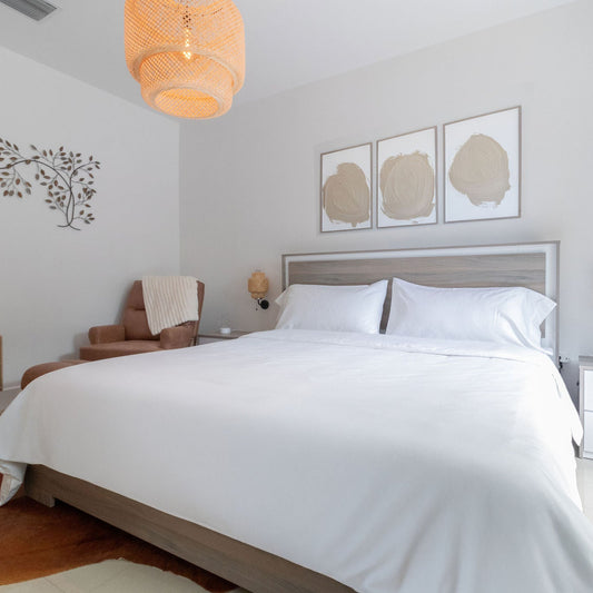 Experience comfort with Luxury T-400 Oxford Flat Sheets, crafted from soft 100% cotton sateen for a luxurious touch.